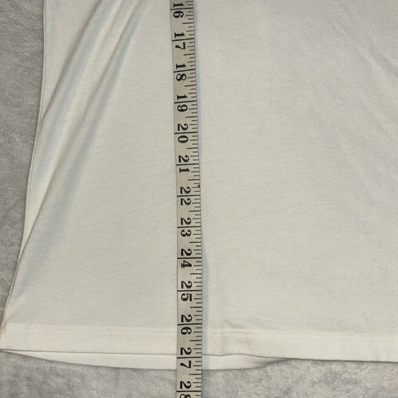 NWT Columbia pocket tshirt. White with blue/peach. XL. - Picture 12 of 15